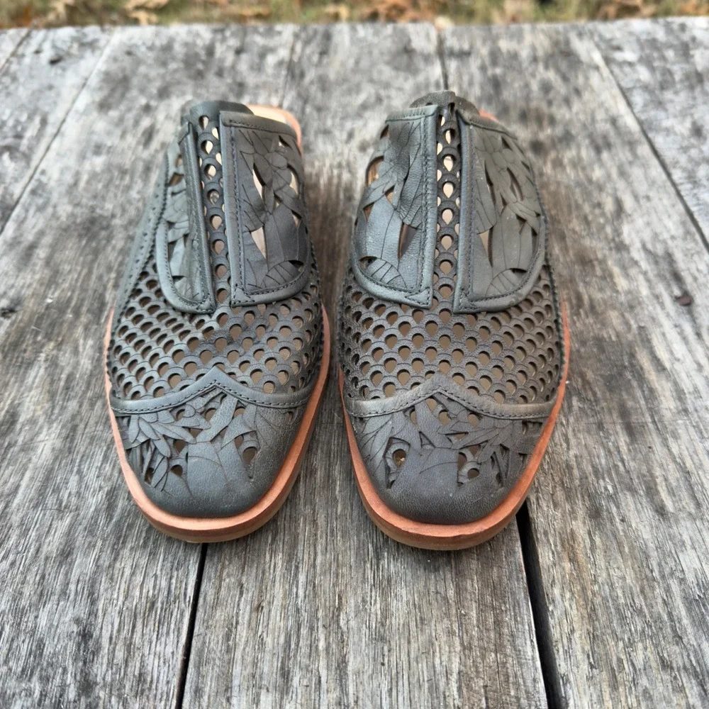 Free People Paramount Laser Cut Mule Shoes‎ Womens EU 38.5/US 8-8.5 Gray Leather - Picture 5 of 7
